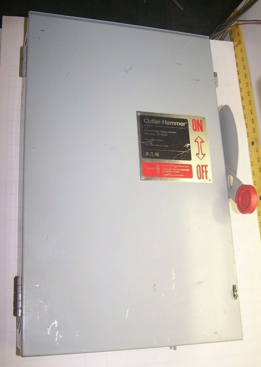 CUTLER HAMMER 200 AMP FUSIBLE SAFETY SWITCH 2 POLE 240 VAC 60 HP 3 PH ...