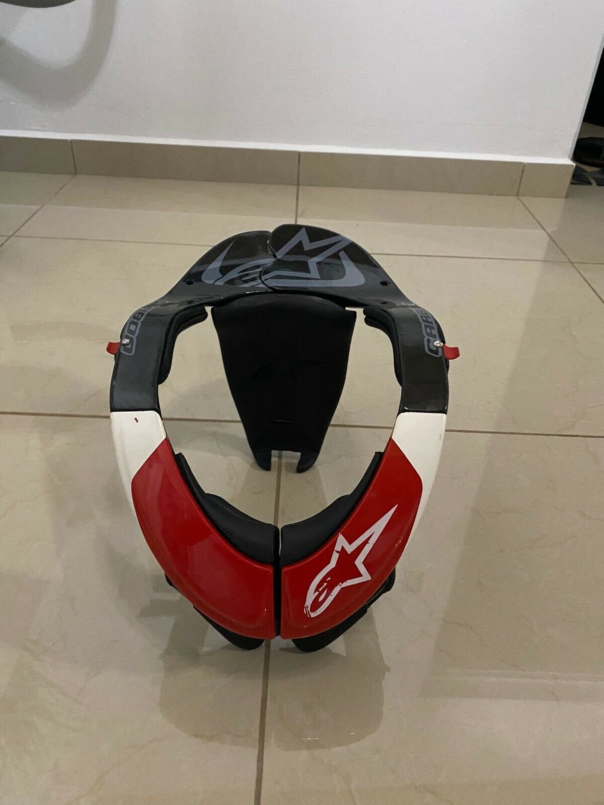 alpinestars-carbon-neck-brace